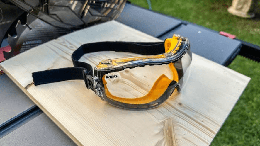 Best Safety Glasses for Work and Outdoor Tasks in 2026